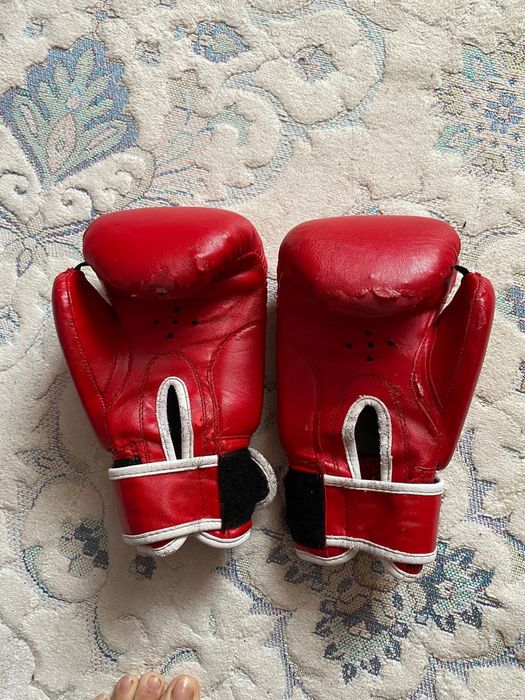 Продам перчатки 6.oz