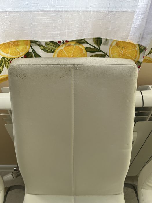 Столове, цвят Бял,