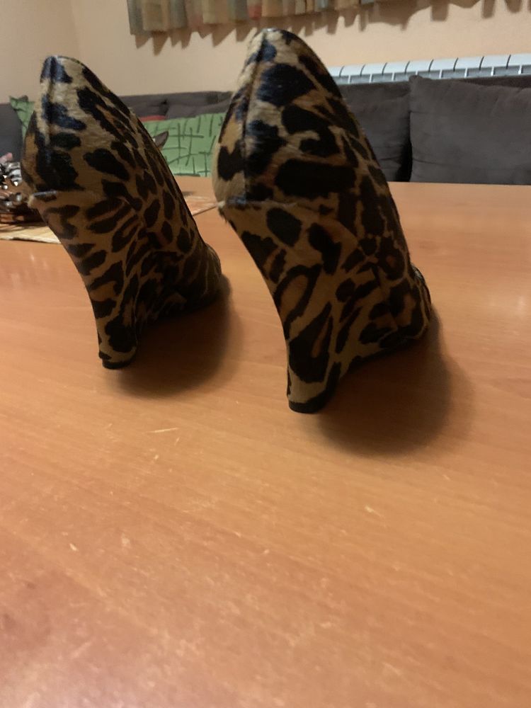 Обуви тигрови с косъм от пони Nine West