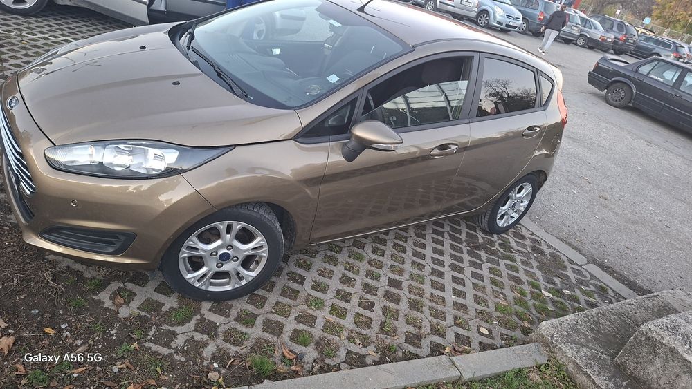 Автомобил форд фиеста