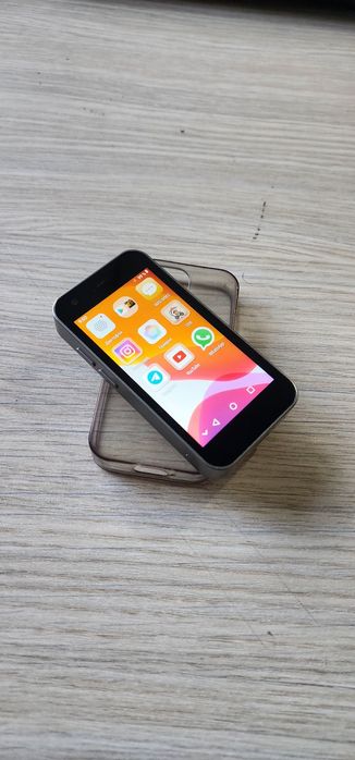 Продаётся мини телефон XS15 почти новый