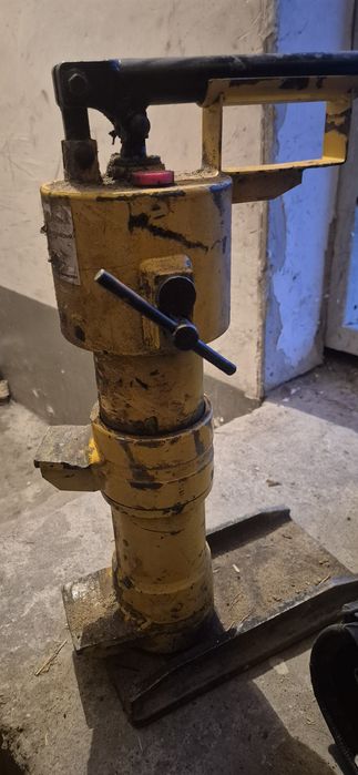 Домкрат  Путевой