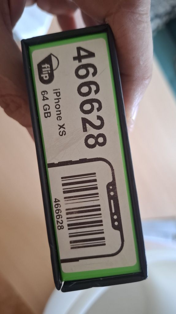 iPhone XS  64 GB
