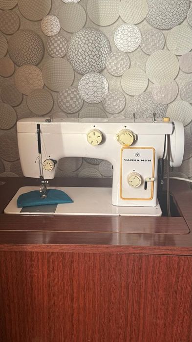 Продам швейную машину "ЧАЙКА"