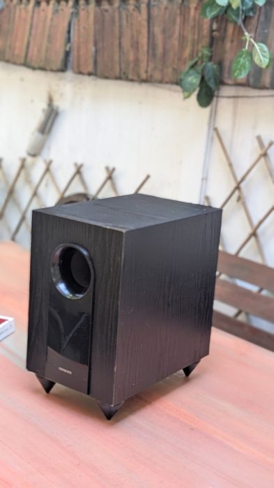 Subwoofer Onkyo SKW-360, 130W, 8", Bass-Reflex – Sunet puternic!