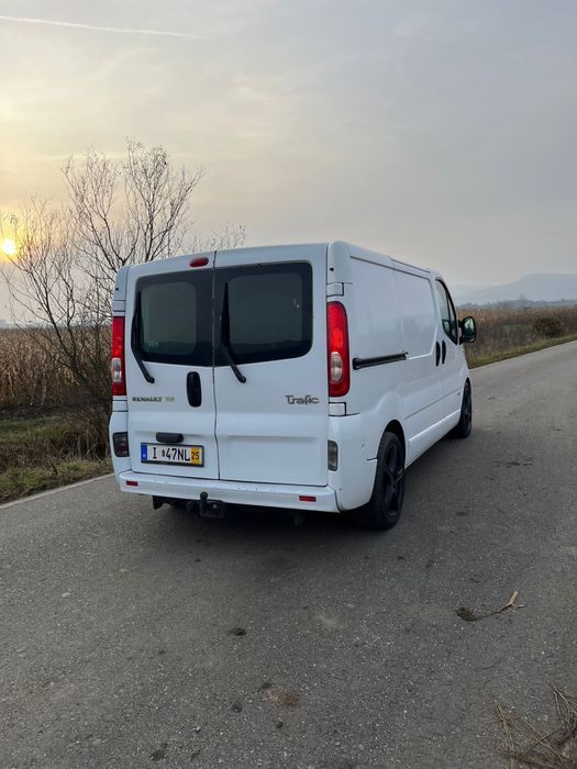 Vând Renault Trafic