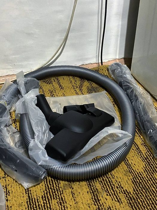 Пылесо artel 1600w(новый)