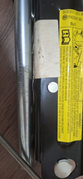 Cric și cheie roti Megane 3,4,  , Pasat B6