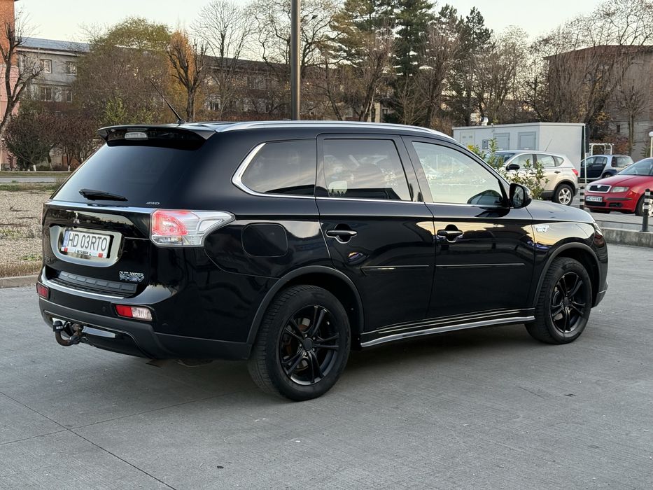 Mitsubishi Outlander 2 • PHEV • Plug-in-hybrid • An2015