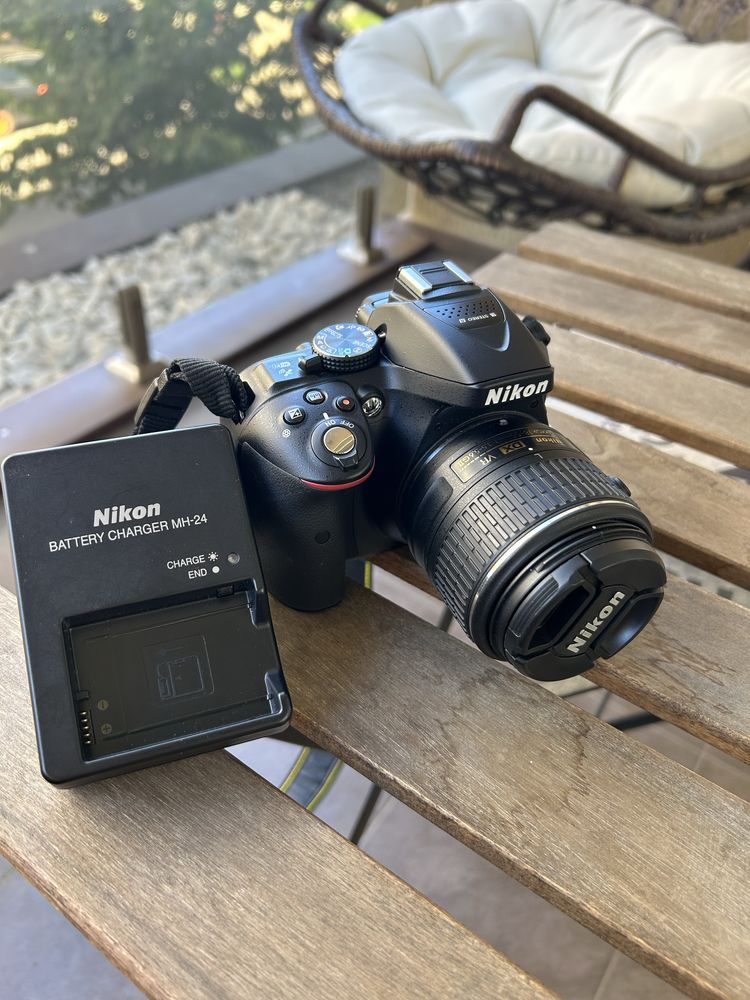 Camera foto/video Nikon D5300 performanta 18-55mm VR II DSLR