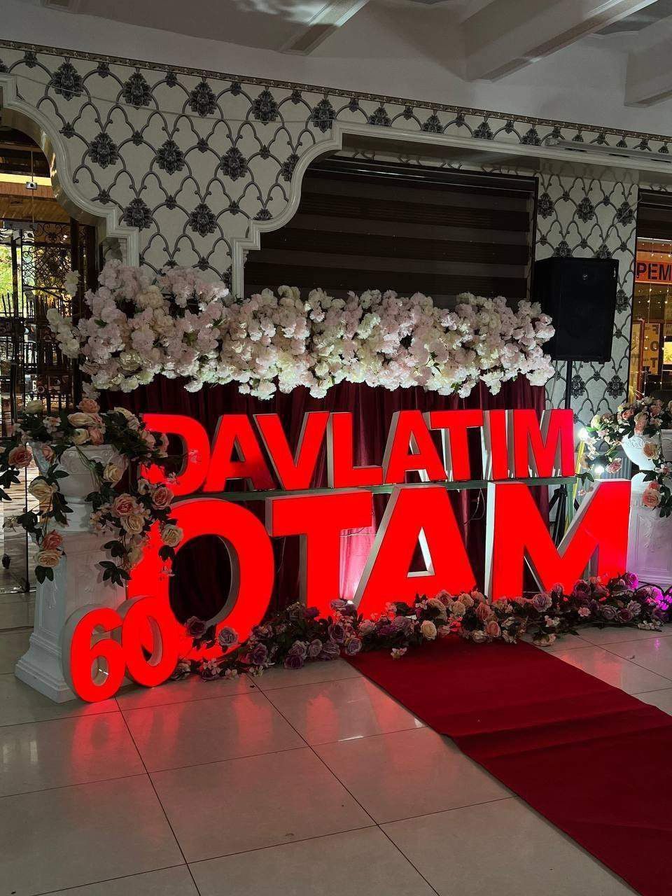 led ekran rangli tablo. Bukva tashqi reklama banner