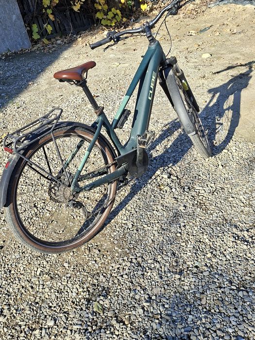 Bicicleta Cube touring hybrid One 500