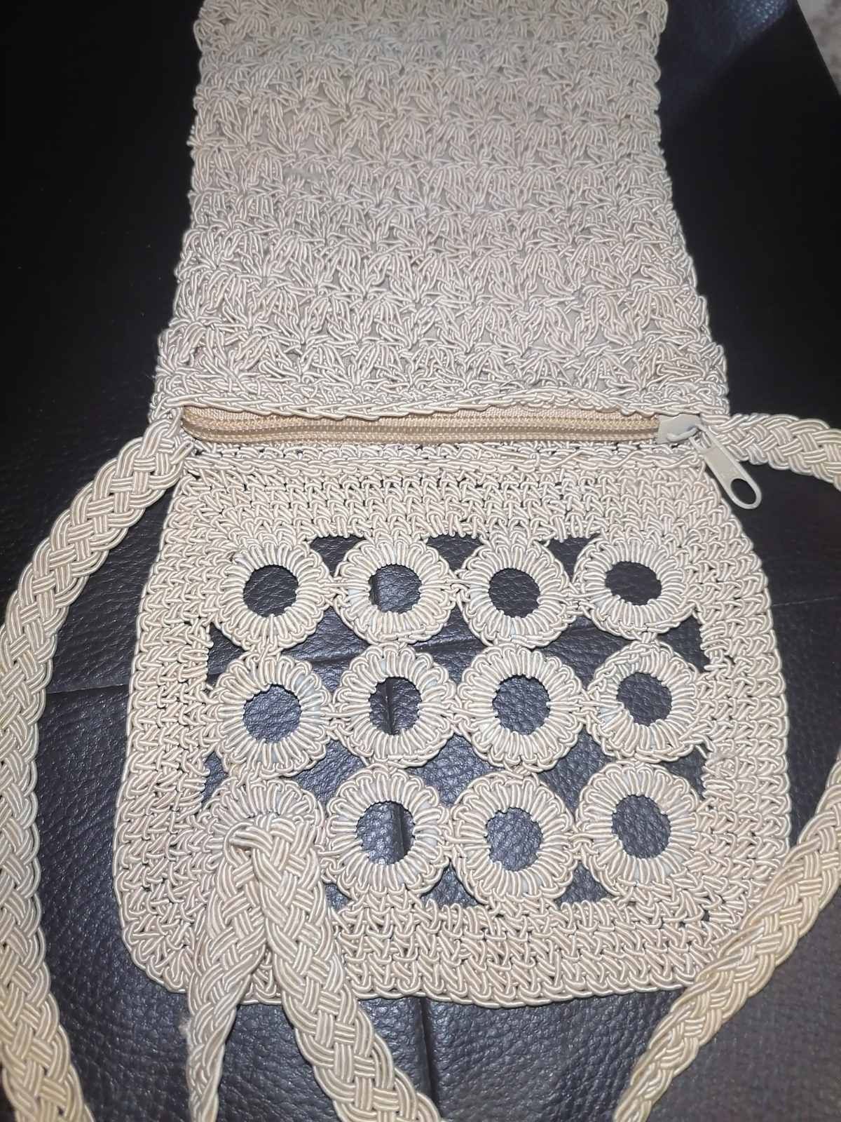 Плетена дамска чанта с размер 20/15см