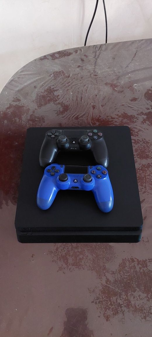 Продаётся недорого Sony PlayStation-4 Slim 1TB игры записаны