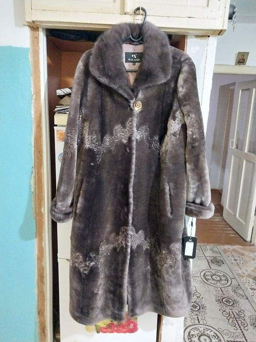 Продам женскую шубу