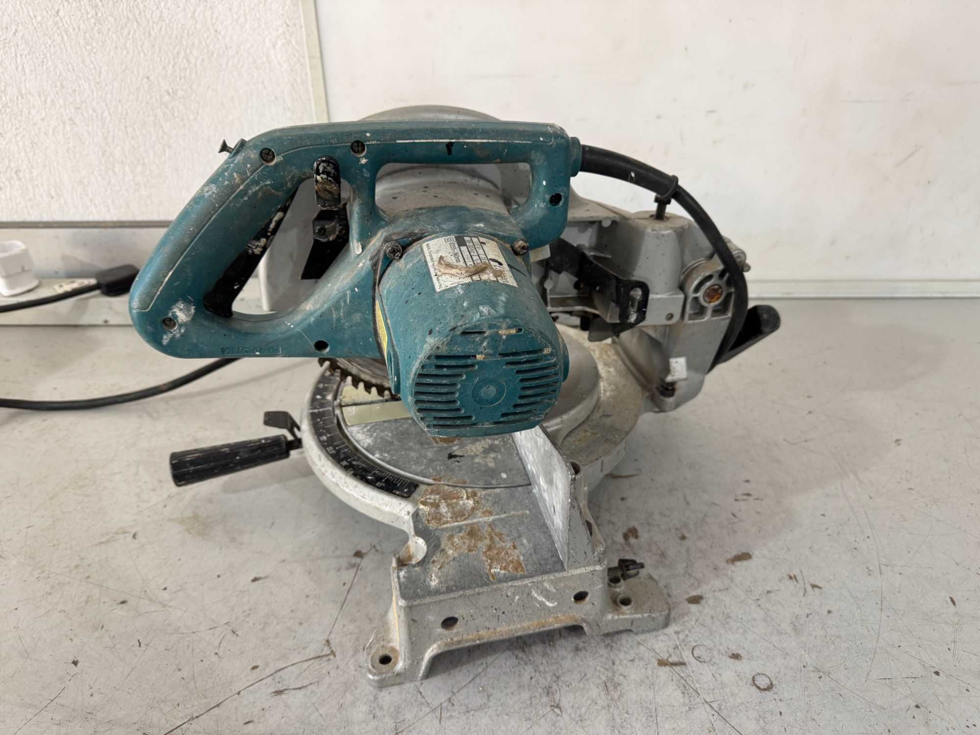 Циркуляр пендула - Makita 110 V / 1650 W / 255 mm