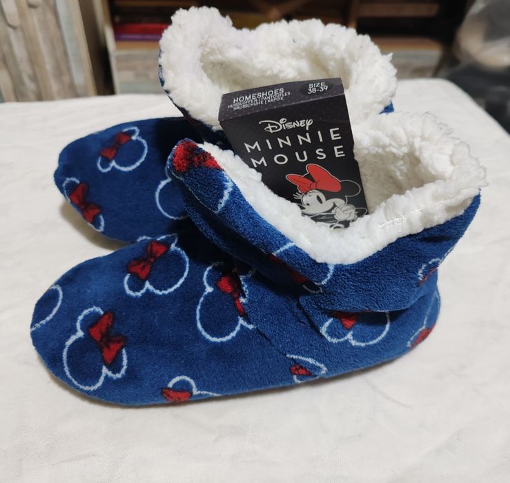 Papuci de casa noi cu eticheta , Disney
