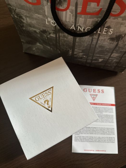 Дамски сребърен часовник Guess