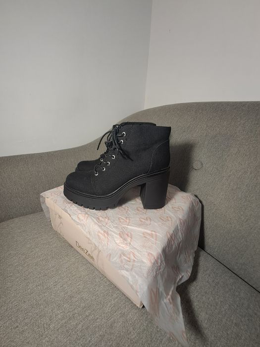Ghete cu toc negre CCC