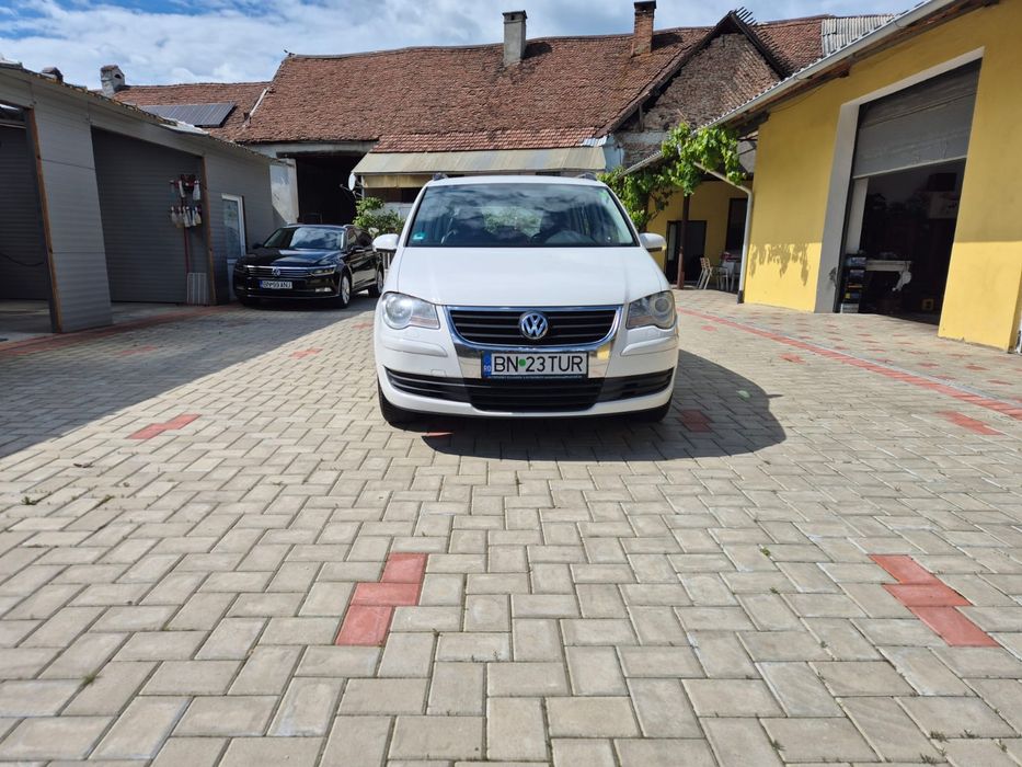 Vând VW TOURAN. An fabricație 2008.2.0 tdi 7locuri.Masina personala.
