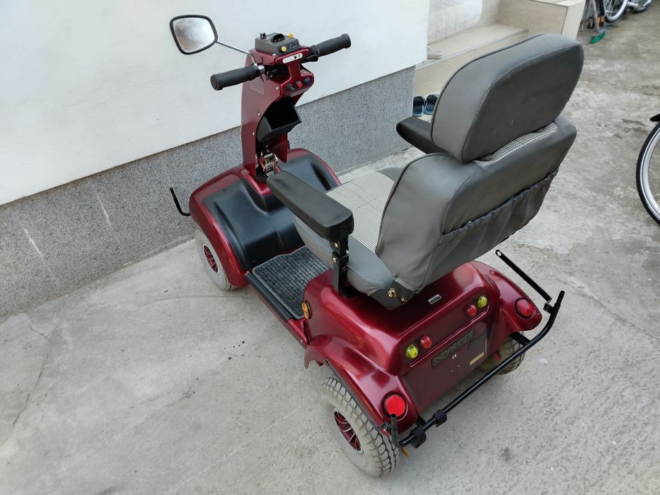 Cărucior scuter electric persoane cu dizabilități