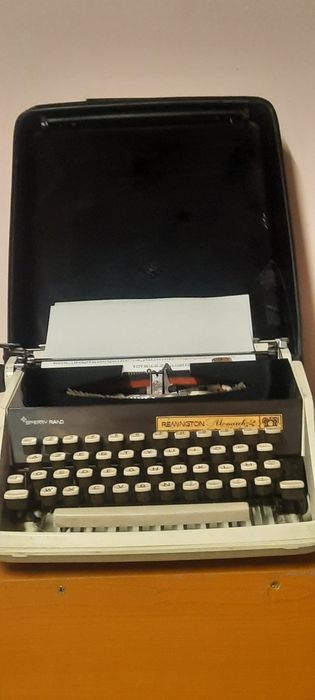 Mașină de scris Remington Monarh 2