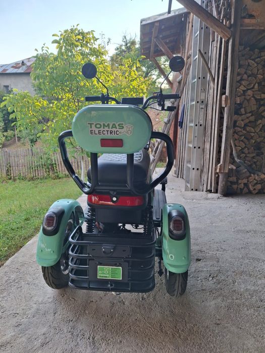 Scuter electric pe 3 roti