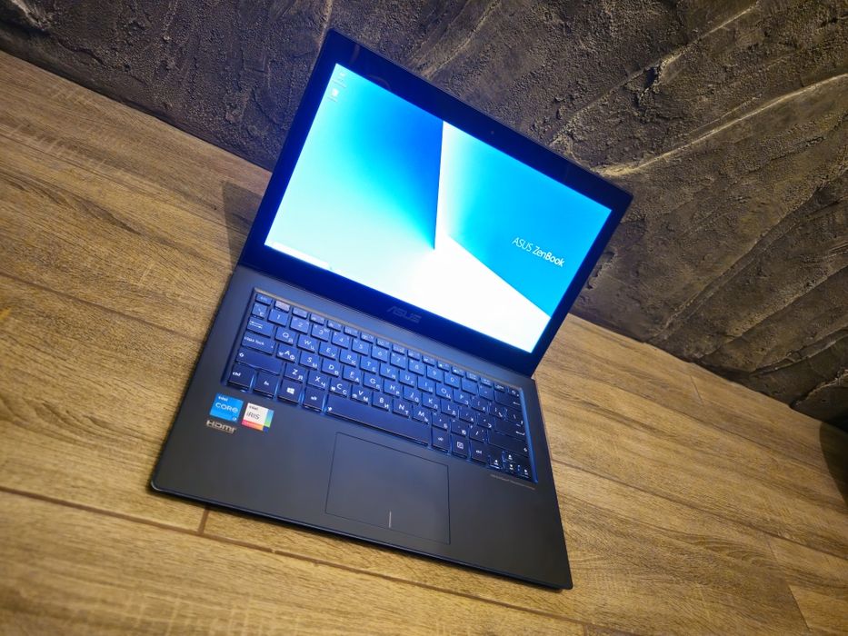 Сенсорный Ноутбук Бизнес Класса ASUS ZenBook (core i7/8ОЗУ/256SSD)