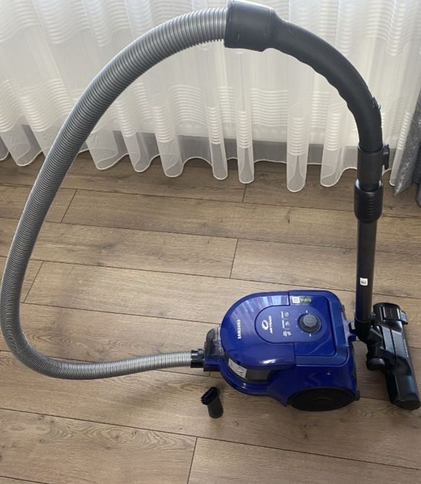 Aspirator Samsung, nu necesita sac, puetre 850 w