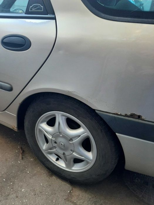 Vand RENAULT LAGUNA 1 BREAK pretabil rabla