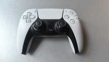 Controller PS5 DualSense revizuit complet + joystick-uri cu tehnologie