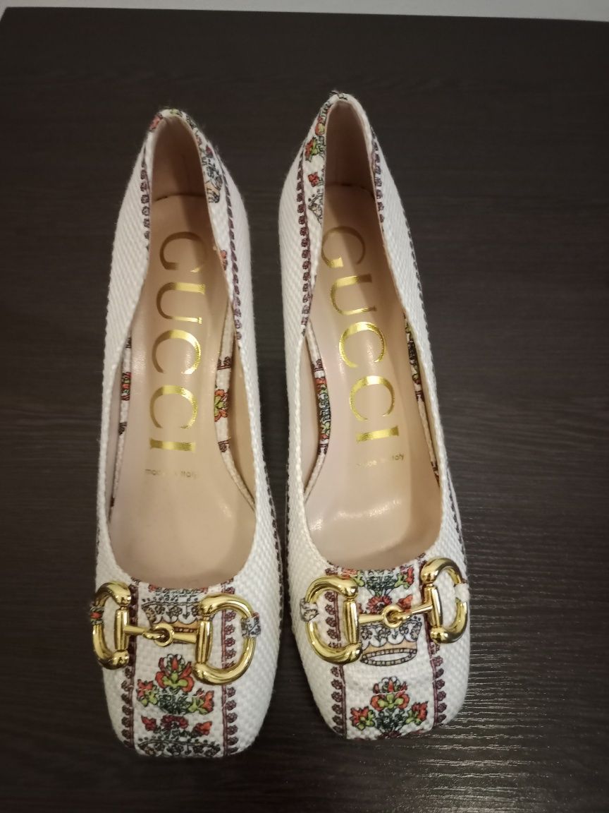 Ayollar uchun kabluk 39-40 razmer