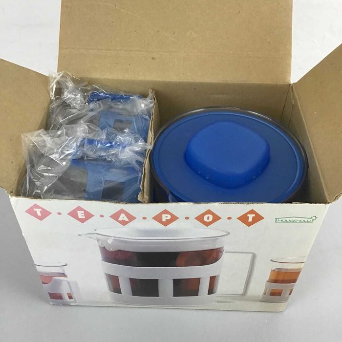 Set ceainic și pahare cu infuzor alb, ambalat