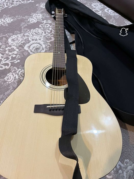 Chitară acustică Yamaha – Nouă, folosită doar de 2 ori!