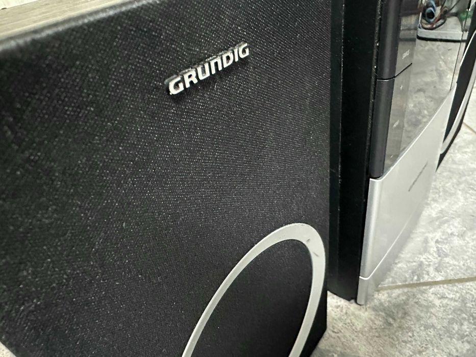 Grundig UMS 2010 микросистема с тонколони, CD, AUX, USB, FM