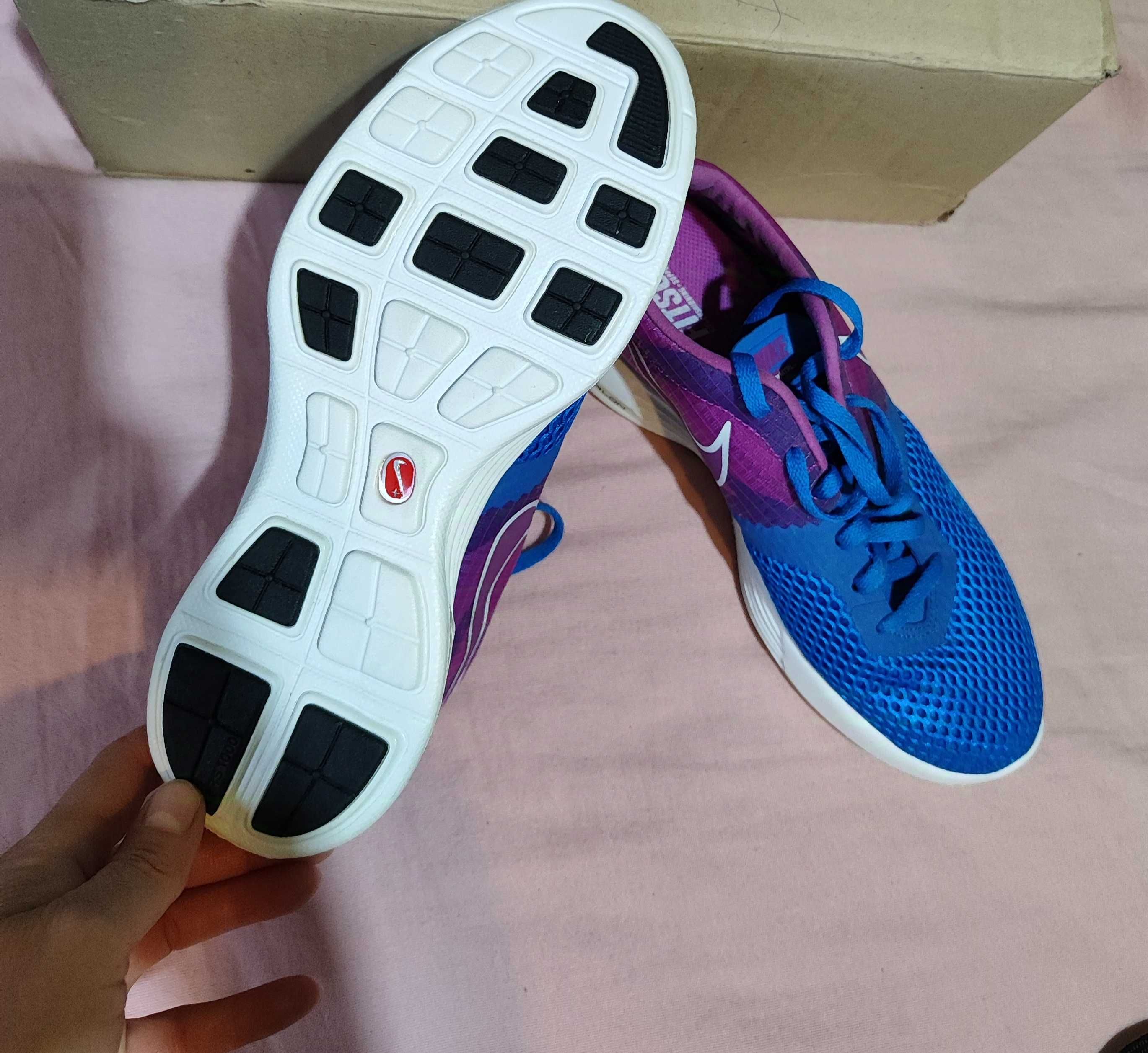 Nike Дамски Маратонки 38.5