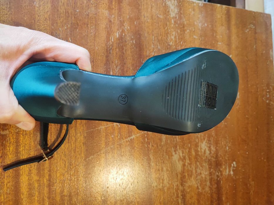 Обувки, Отворени с висок ток в тъмно Зелено-Нови.