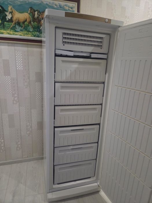 Морозильная камера Indesit