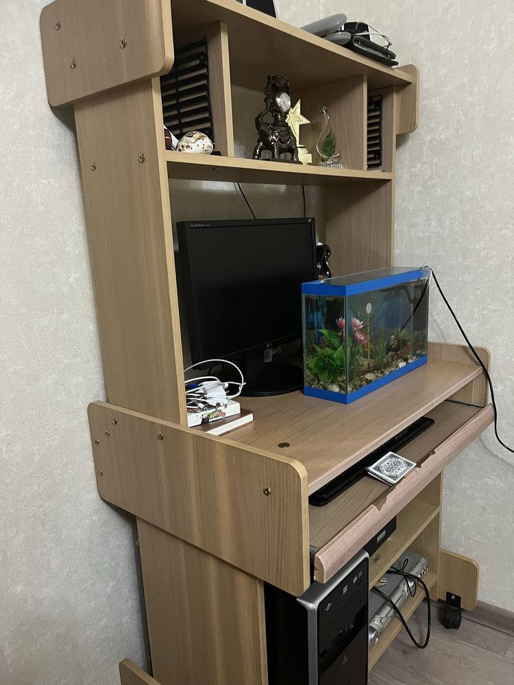 Компьютерный стол