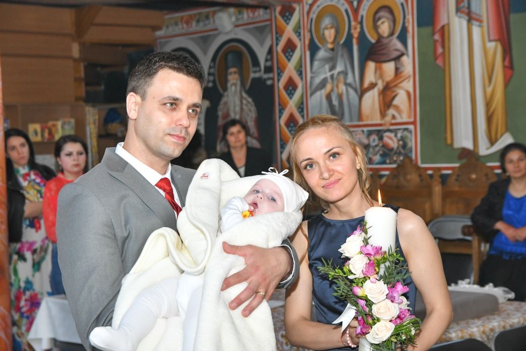 Cameraman nunta fotograf botez dj majorat cununie cabina foto martrii