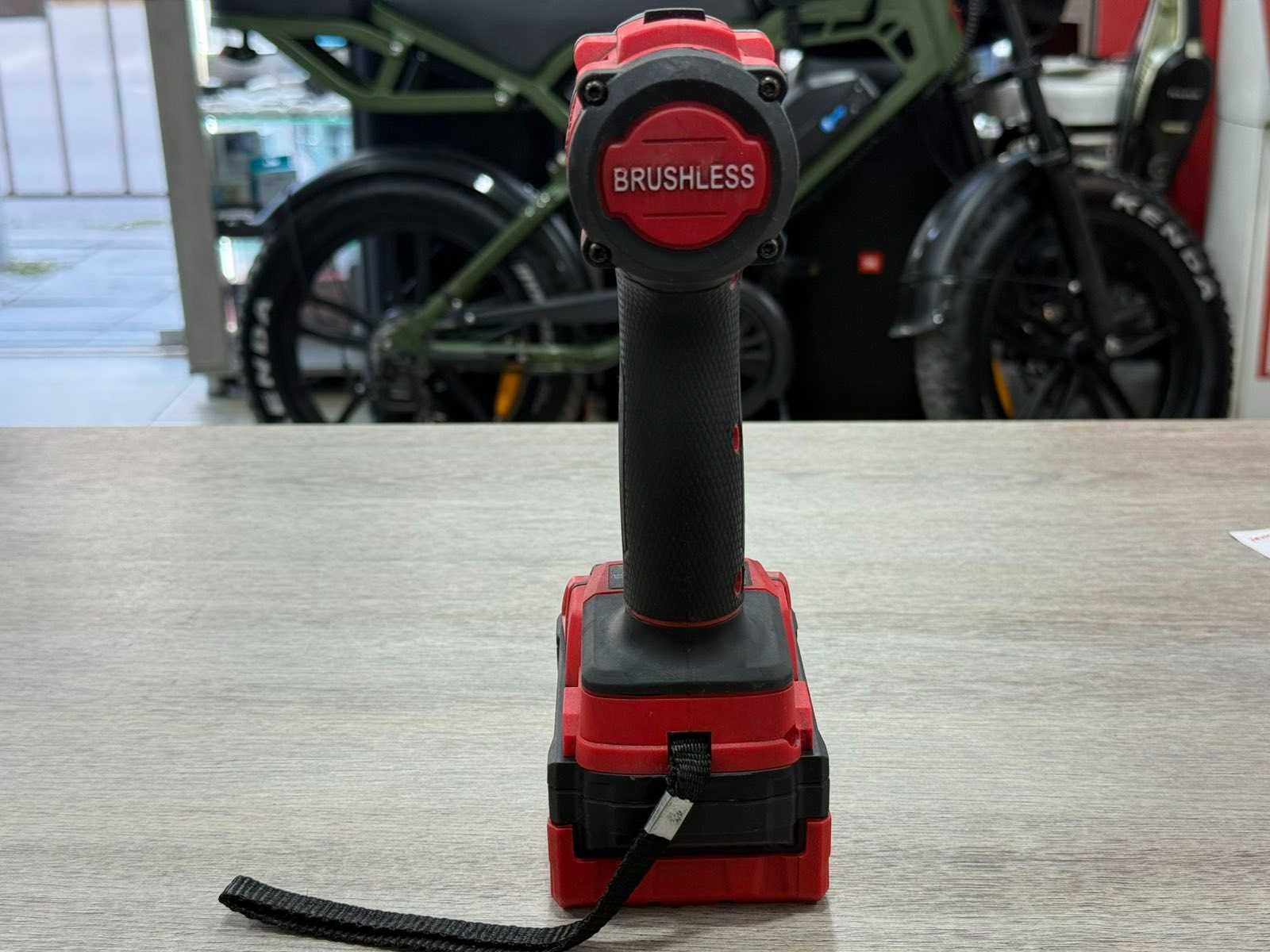 Винтоверт Milwaukee 18V 5Ah