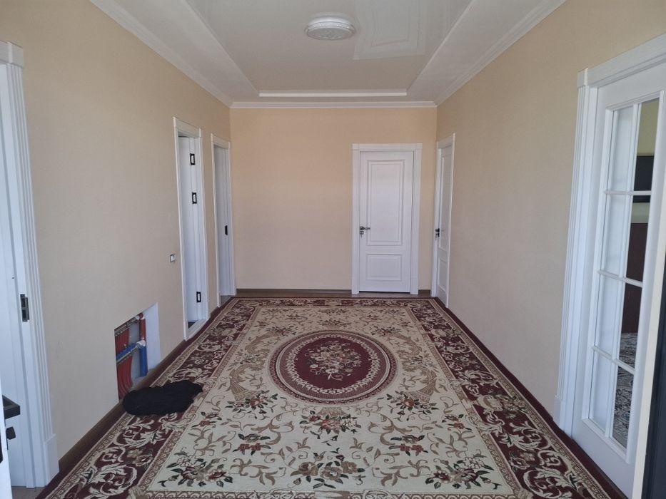 Yangi qurilgan uy sotiladi srochni