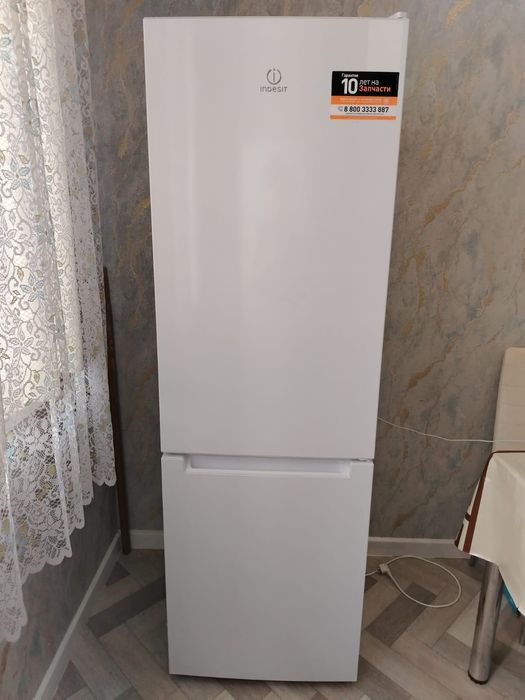 Продам холодильник Indesit как новый
