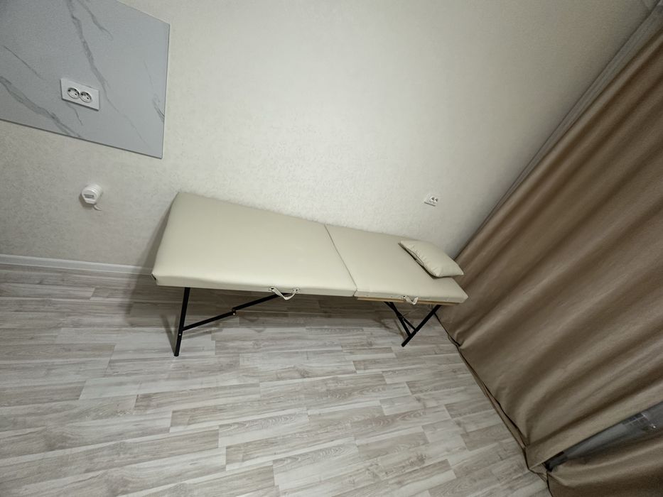 Продам 2 кушетки за 30000