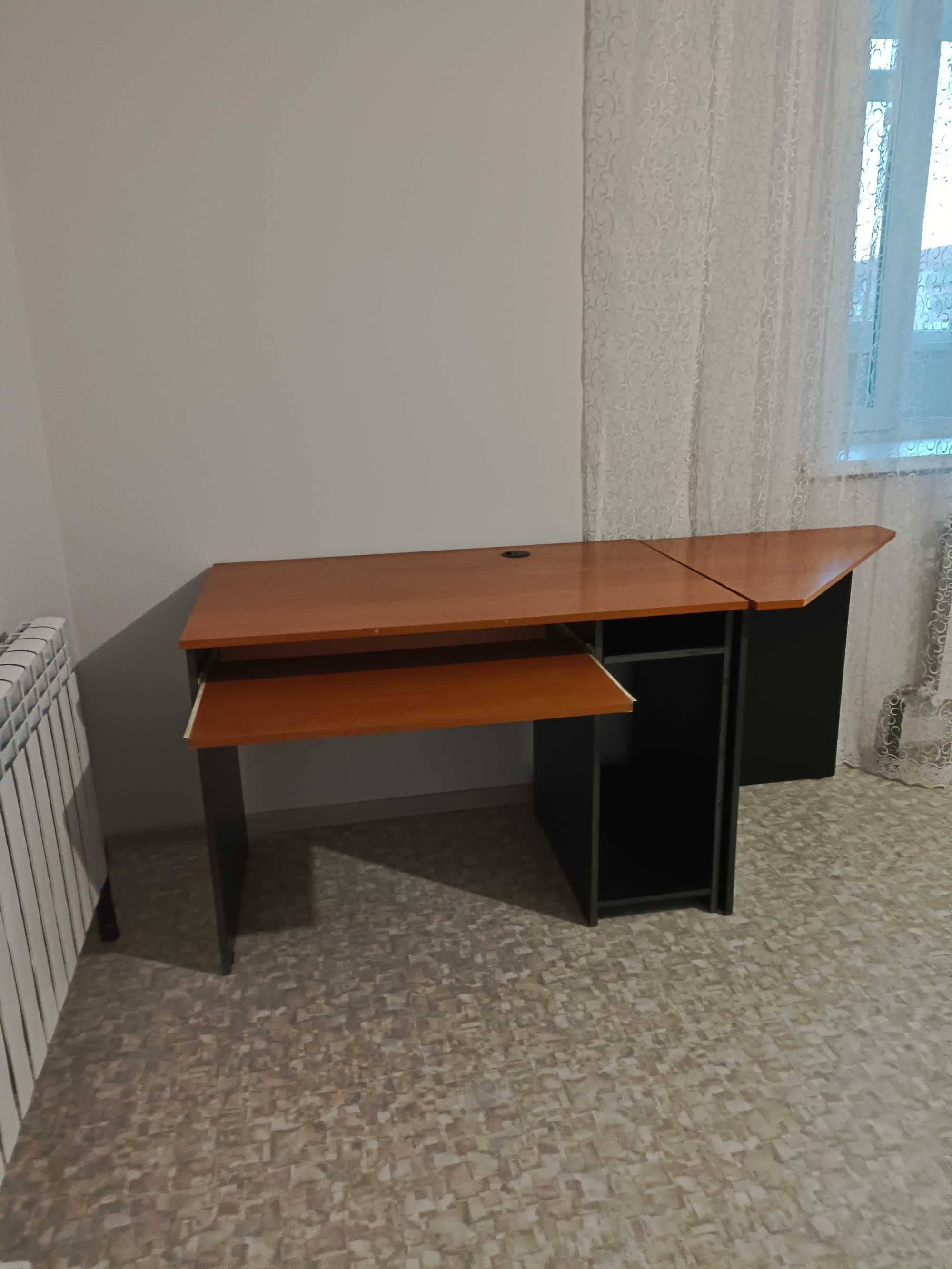 Продам   офисный компьютерный стол