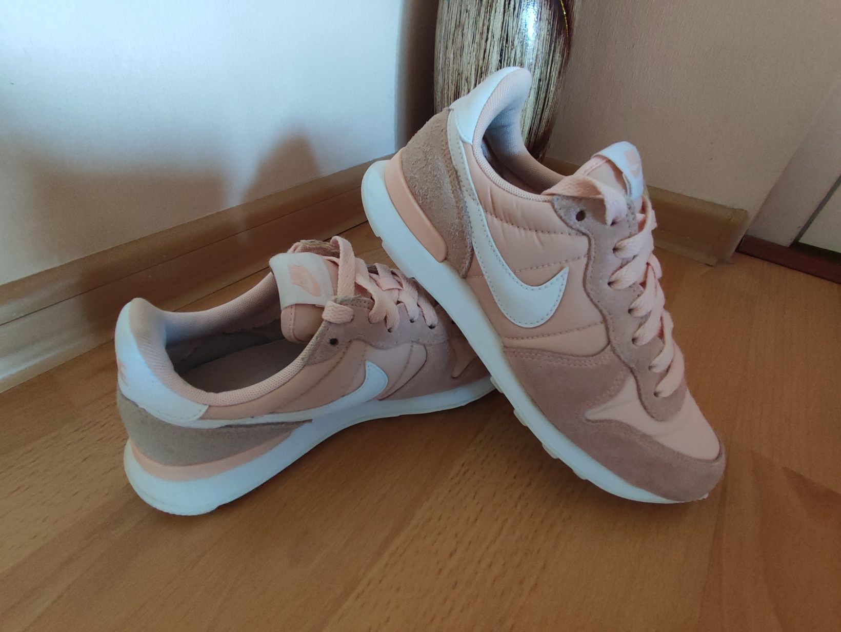 Маратонки nike uk 4 eur 37.5
