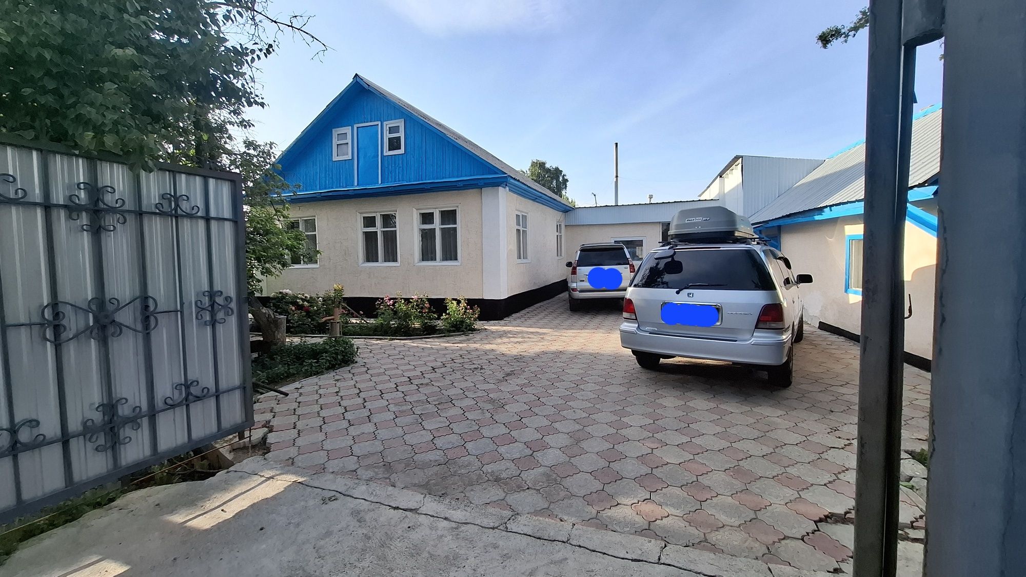 Срочно! Продаётся 5 комнатный  дом в хорошем состоянии с мебелью.  Име