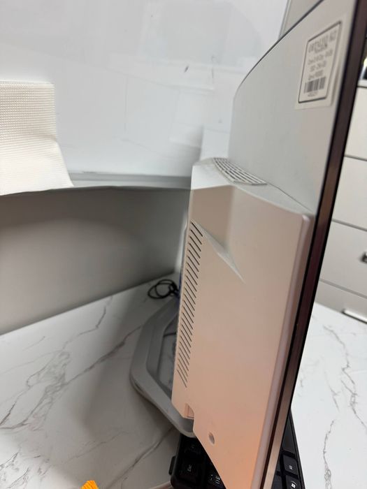 Моноблок Core I 3-8  ОЗУ -8 Gb SSD -256 Gb