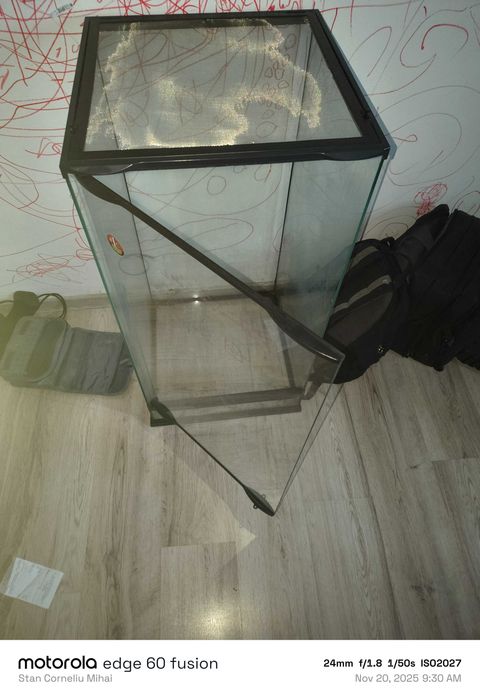 Vând Terariu Vertical Sticlă cu Ușă Frontală și Plasă (Tip Exo Terra)