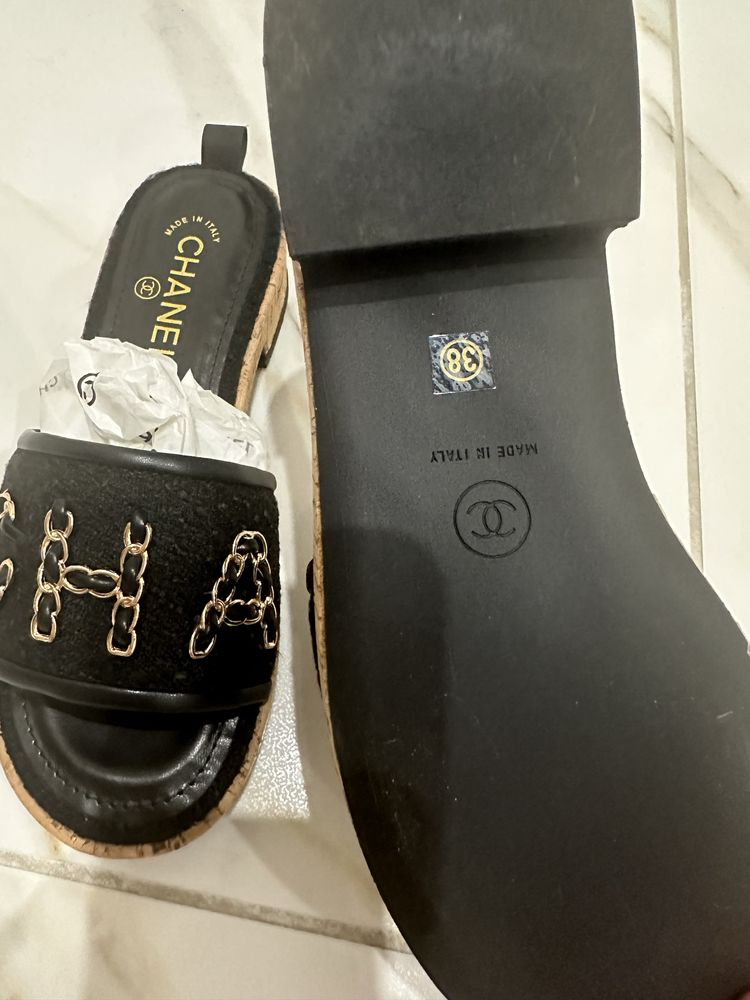 Чехли от букле Chanel